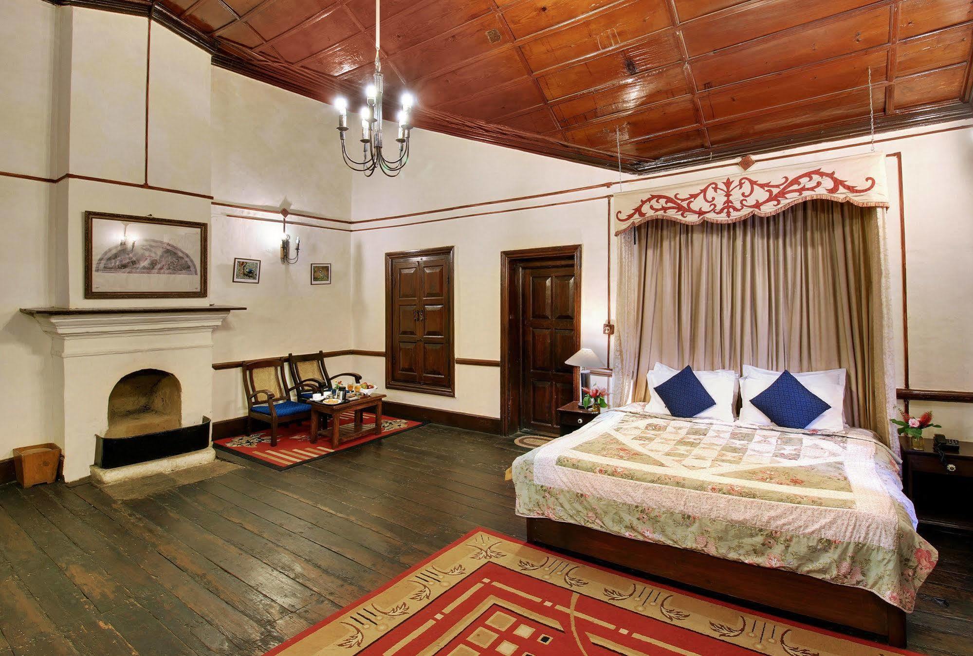 Hotel Chevron Rosemount Ranikhet Exterior foto